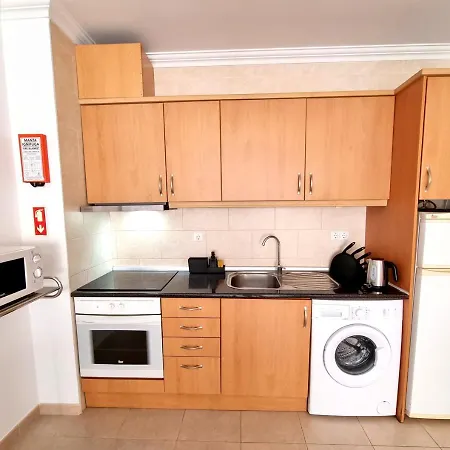 Flamingo - Wifi/pool/netflix Apartment