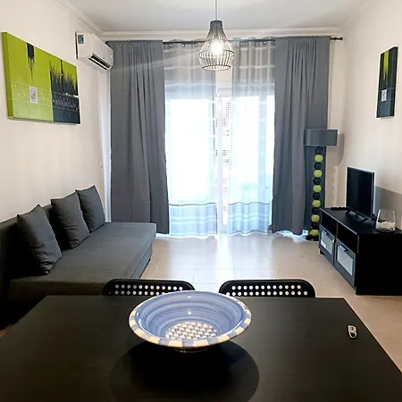 Flamingo - Wifi/pool/netflix Apartment Portimao